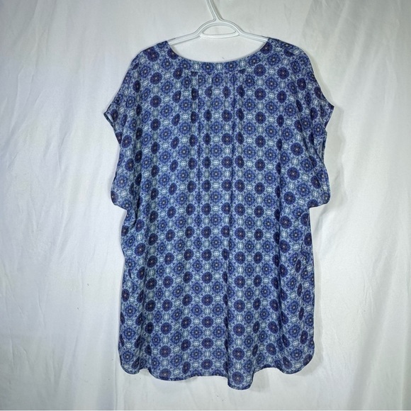 Roz & Ali Women’s Blue Medallion Print Cap Sleeve V-Neck Blouse - Picture 3 of 7